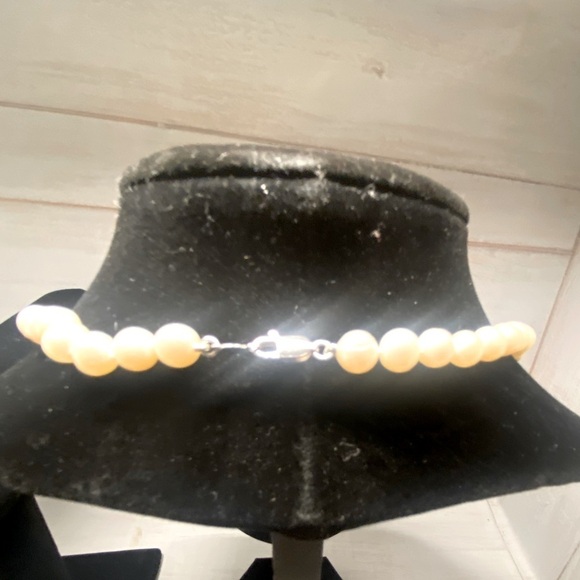 Fresh water pearls and crystals set Necklace, bracelet, and earrings - Picture 10 of 11